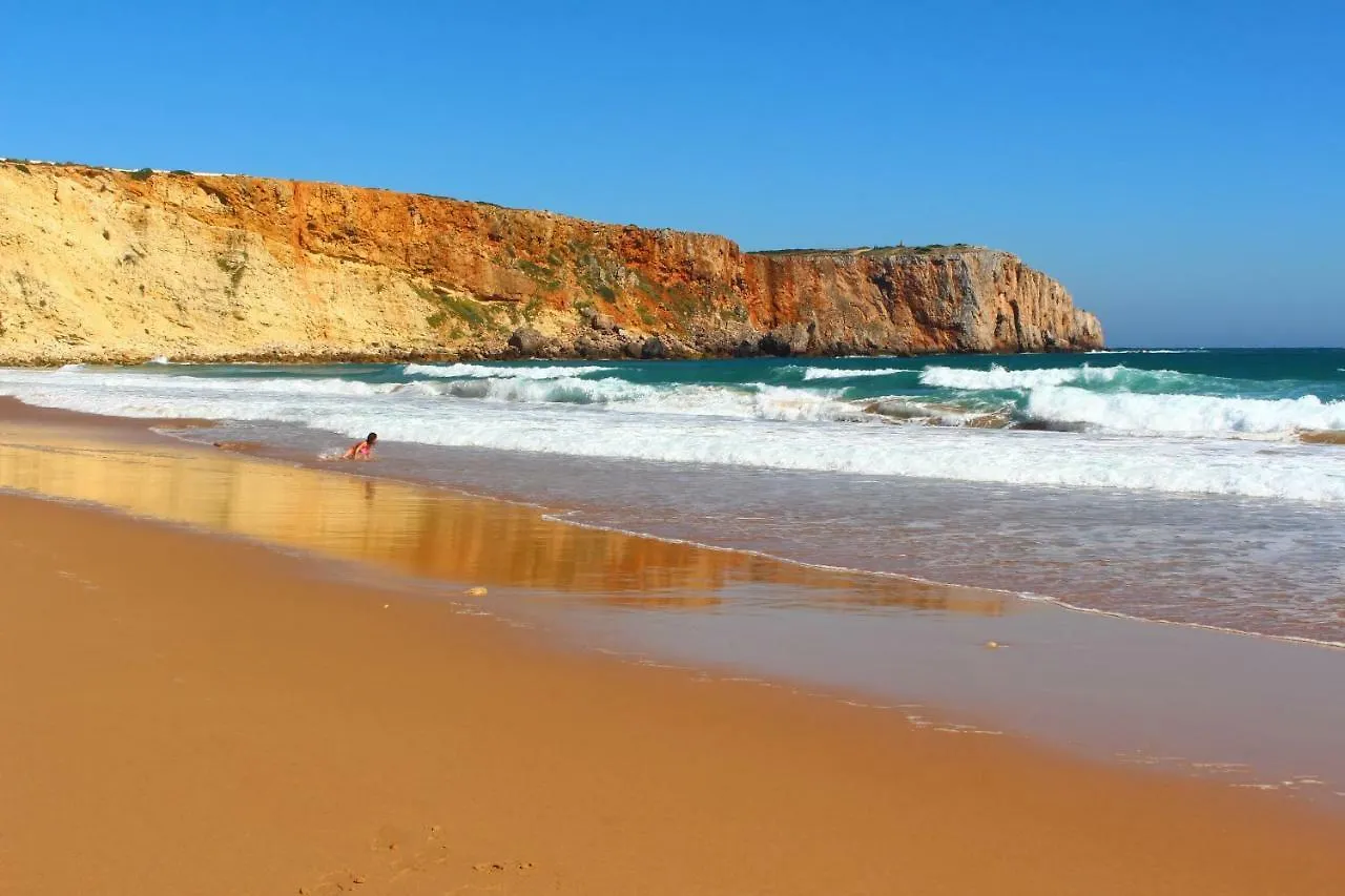 Sagres Sunny Room With Private Bathroom 300M From The Beach